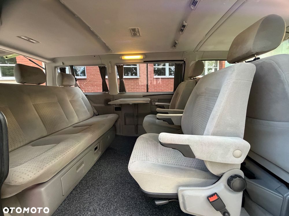 Volkswagen Multivan - 33