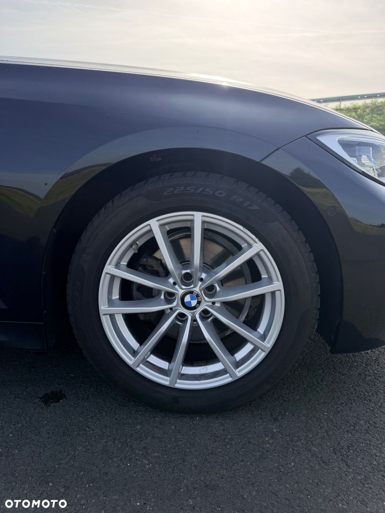 BMW Seria 3 320d xDrive M Sport Shadow sport - 9