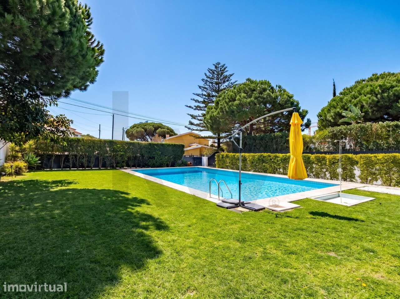 Apartamento na Bicuda, em condomínio fechado com jardins e piscina - Grande imagem: 3/36