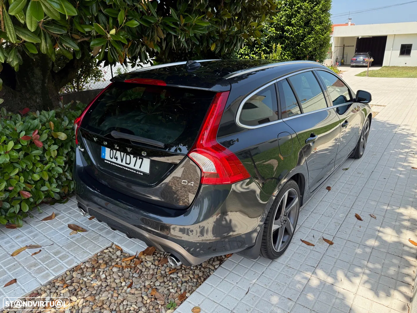 Volvo V60 2.0 D4 R-Design - 14