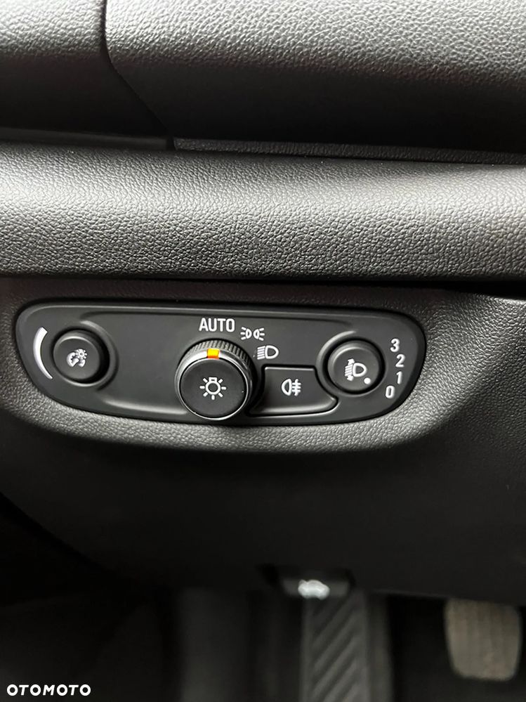 Opel Insignia 1.6 T Innovation S&S - 10