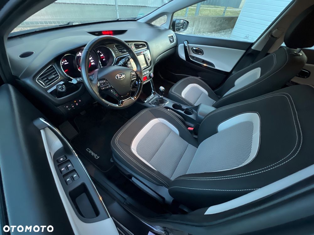 Kia Ceed 1.4 CVVT Dream Team Edition - 15