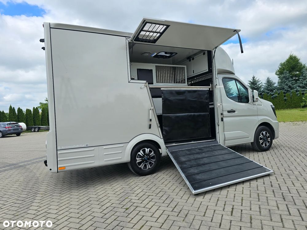 Renault Master-Koniowóz - 13