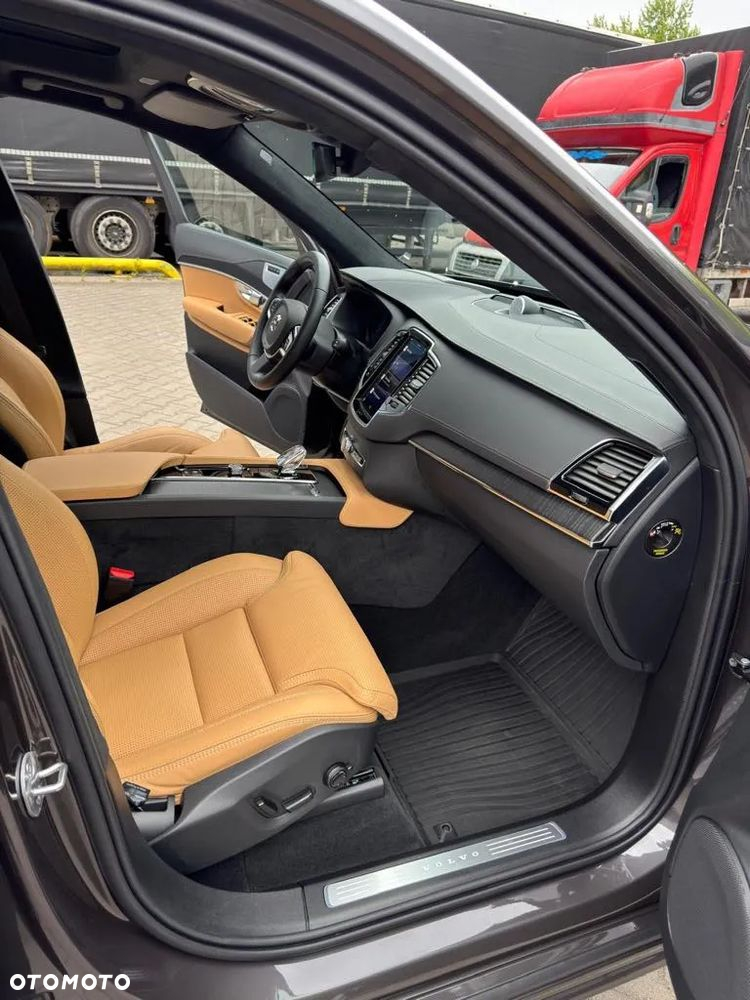 Volvo XC 90 T8 AWD Plug-In Hybrid Ultra Dark 7os - 7