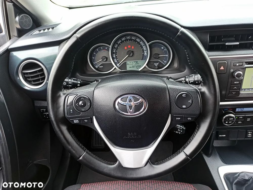 Toyota Auris 2.0 D-4D Touring Sports Executive - 24