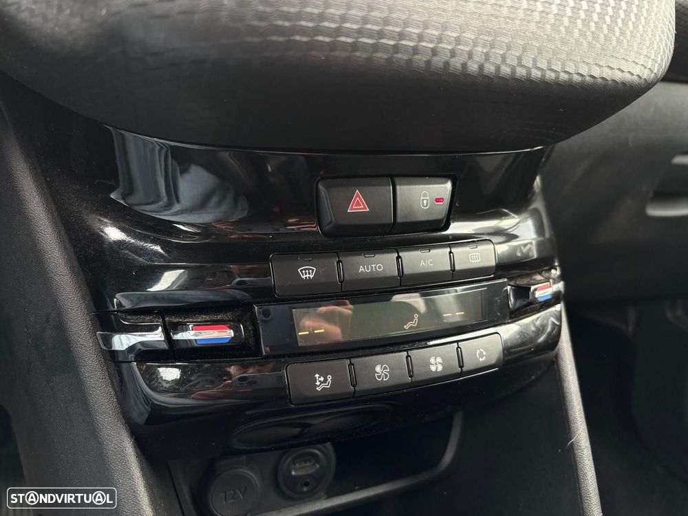 Peugeot 2008 1.2 PureTech Allure EAT6 - 10
