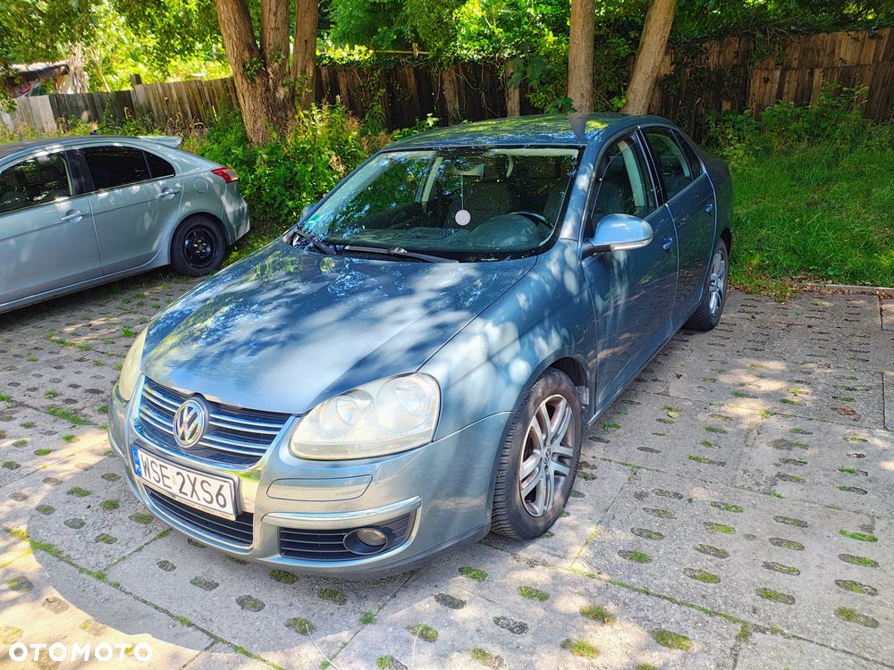 Volkswagen Jetta 2.0 FSI Comfortline - 2
