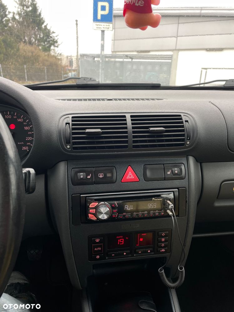 Audi A3 3-drzwiowe 1.6 Ambiente - 12