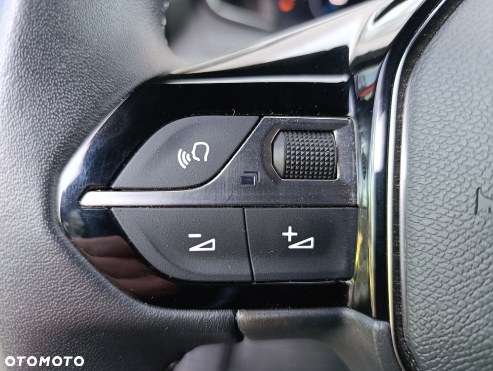 Peugeot 2008 PureTech 100 Allure S&S BVM6 - 27