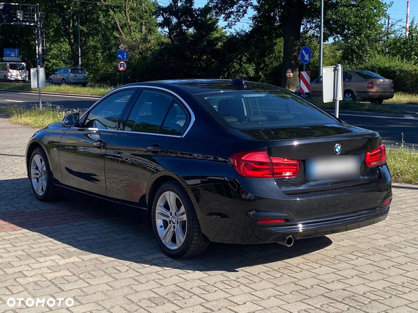 BMW Seria 3 318i Sport Line
