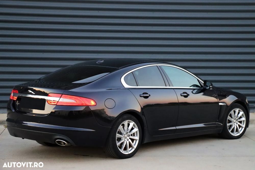 Jaguar XF 2.2D Portfolio - 3