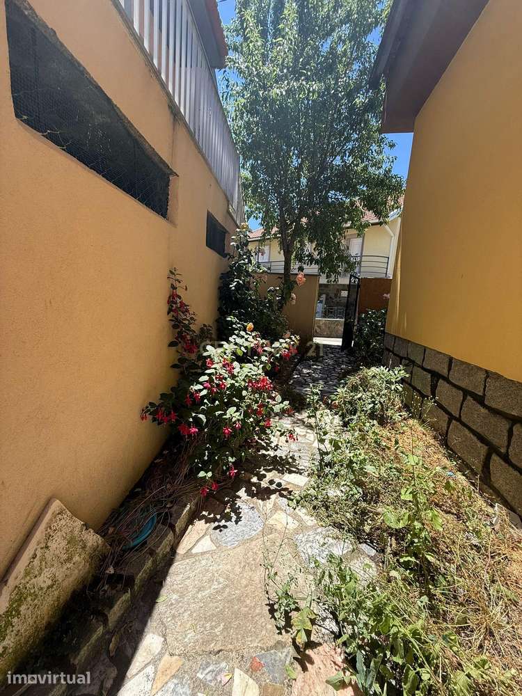 Encantadora Moradia em Vinhais, Bragança - 3 Quartos - Grande imagem: 2/32
