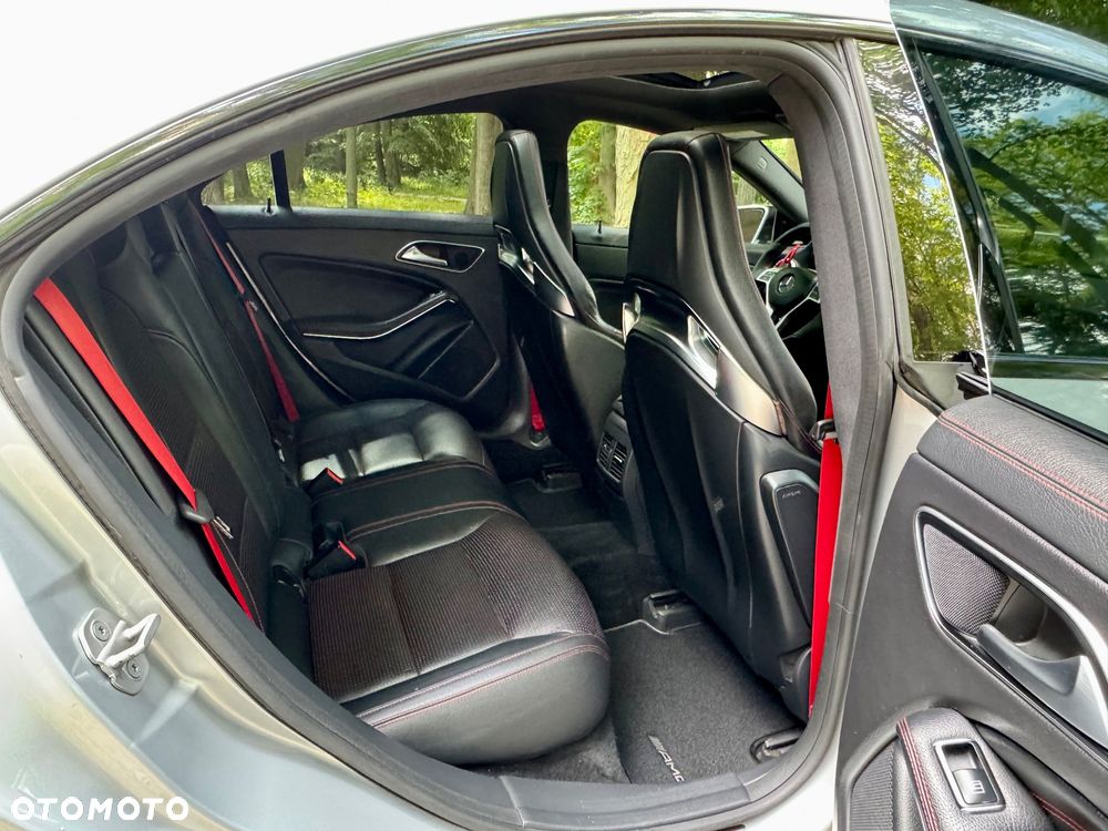 Mercedes-Benz CLA 45 AMG 4Matic 7G-DCT - 23