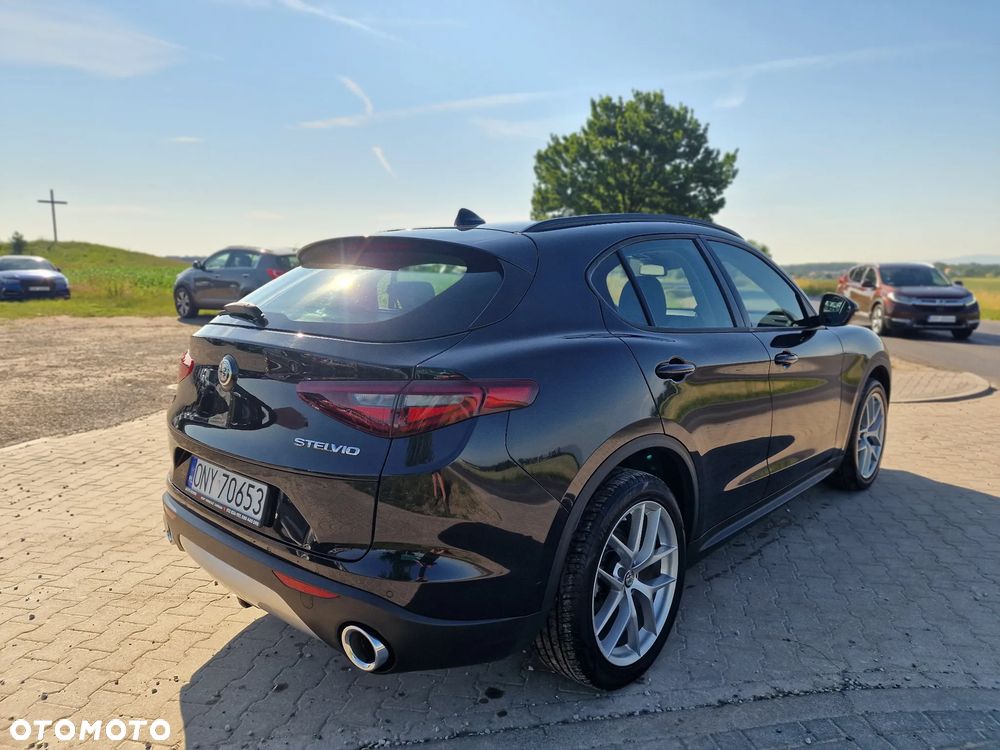 Alfa Romeo Stelvio 2.2 16V AT8 Q4 Intensa - 9