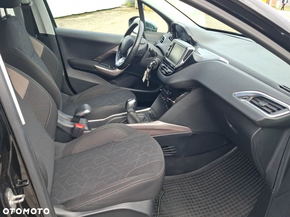 Peugeot 2008 1.2 Pure Tech Style S&S - 22