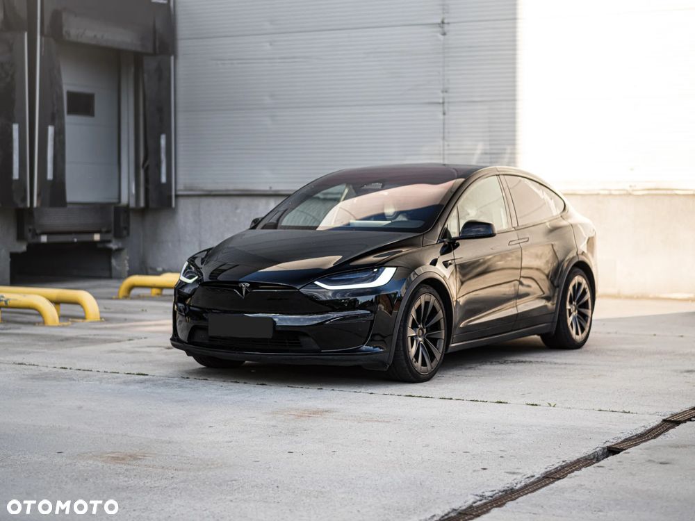 Tesla Model X - 14