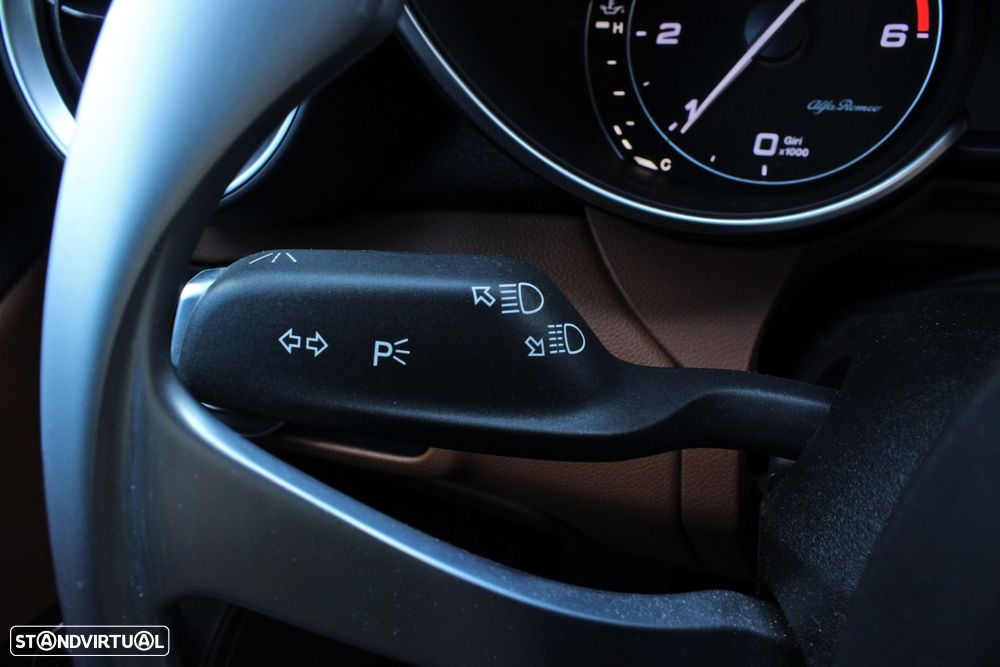 Alfa Romeo Giulia 2.2 D Super AT8 - 10