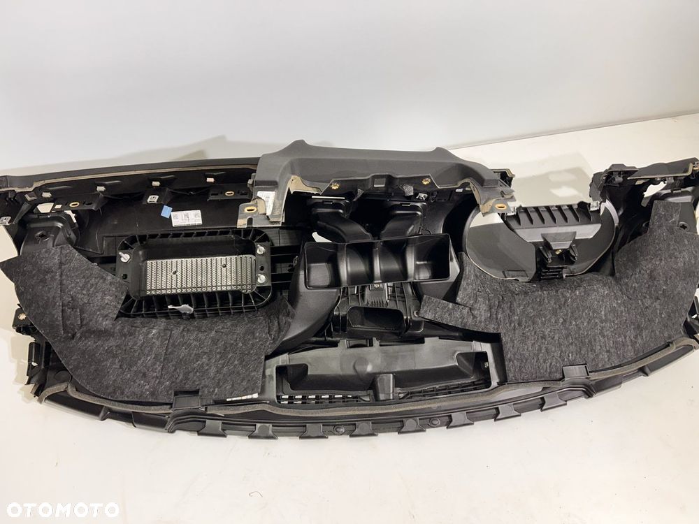 DESKA ROZDZIELCZA KONSOLA KOKPIT ANGLIK UK CZARNA AUDI A3 8V 8V2 858 041 - 6