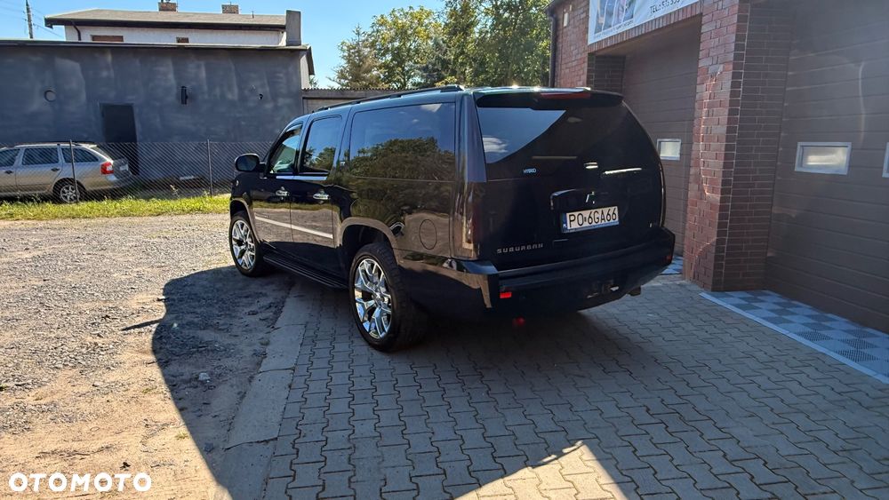 Chevrolet Suburban - 6