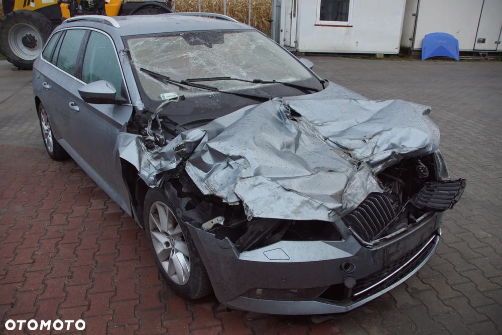 Auto na części - Skoda Superb III 2.0 TDI 150 KM DFGA QFZ LF7M 2018R Silnik Skrzynia Drzwi Zderzak Błotnik Klapa Lampa Lusterko Klamka Deska Kokpit Sterownik Moduł Czujnik Licznik Wyświetlacz Kierownica Panel - 7