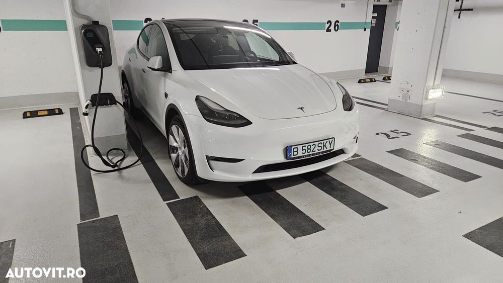 Tesla Model Y - 1