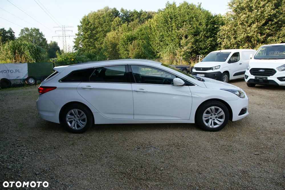Hyundai i40 Kombi blue 1.6 Classic - 18