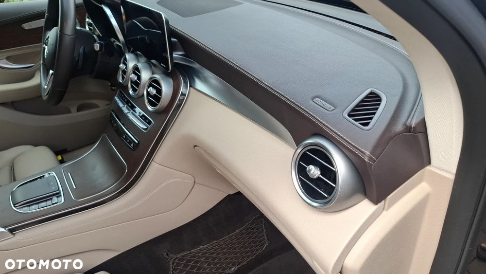 Mercedes-Benz GLC - 9