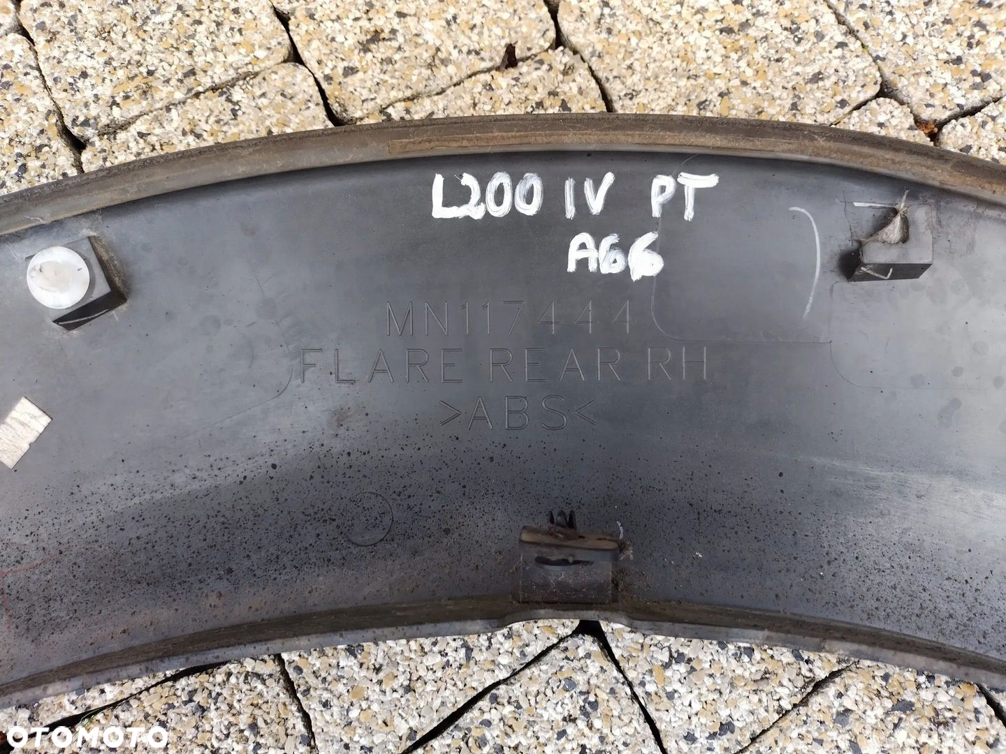 MITSUBISHI L200 IV PRAWA TYLNA LISTWA BŁOTNIKA NADKOLA MN117444 ORYG - 6