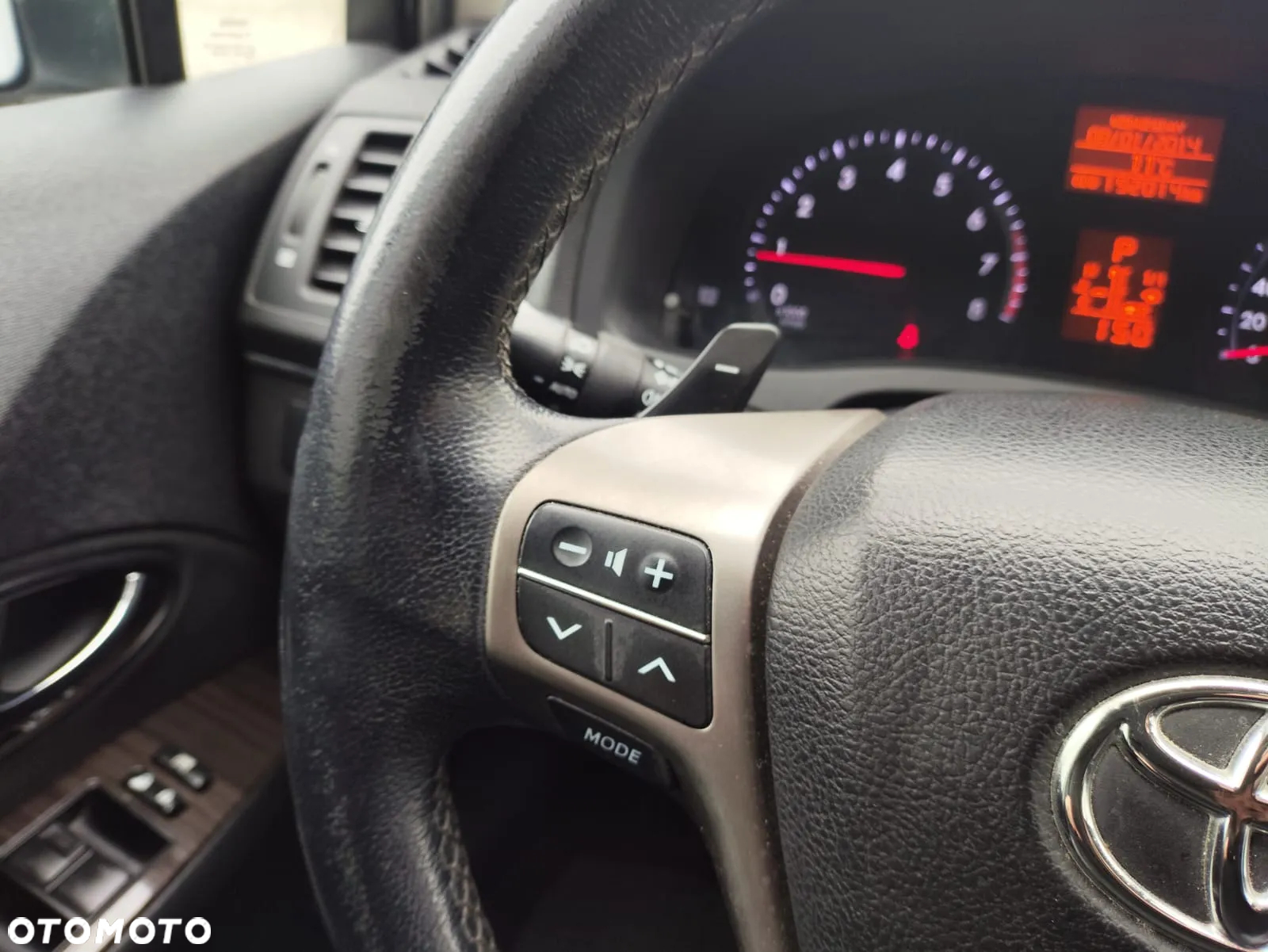Toyota Avensis 1.8 Premium MS - 15