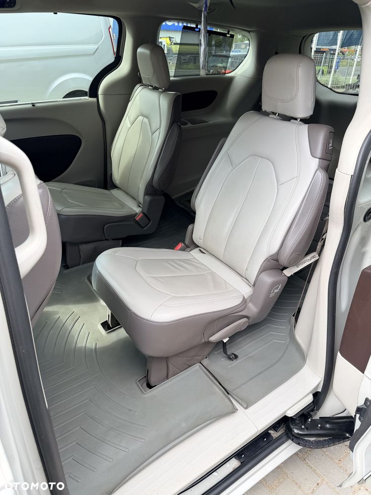 Chrysler Pacifica - 3