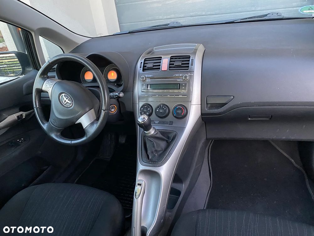 Toyota Auris 1.4 VVT-i - 11