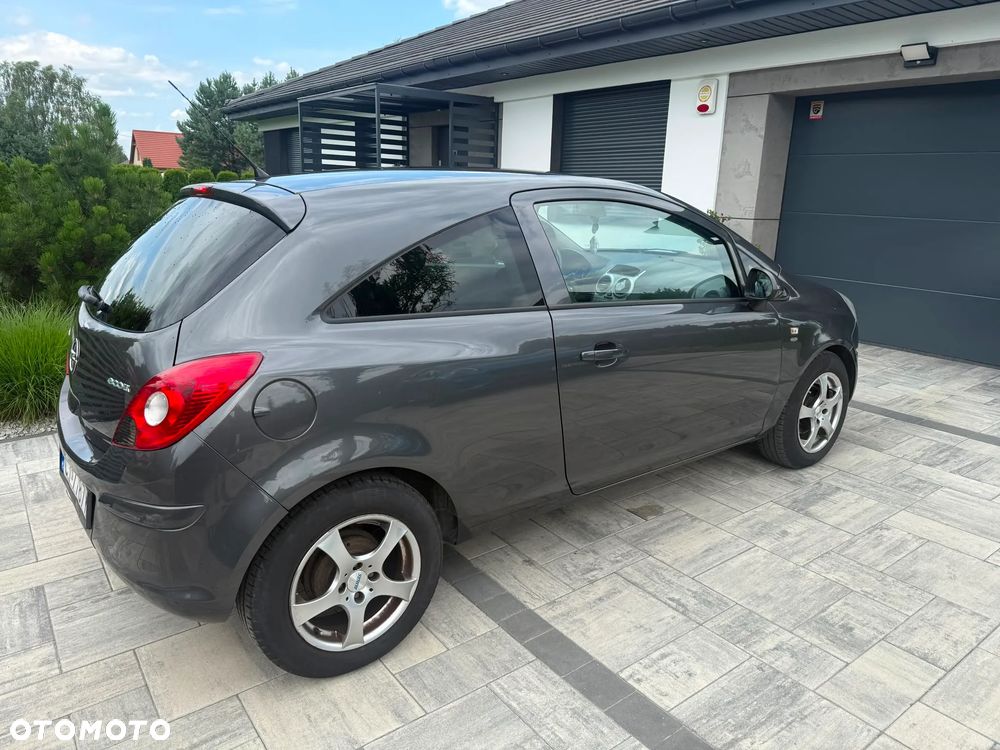 Opel Corsa 1.2 16V Cosmo - 4