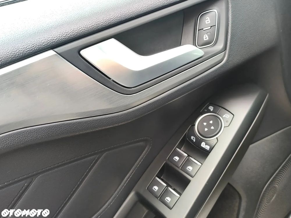 Ford Focus 1.0 EcoBoost Hybrid TITANIUM STYLE - 3