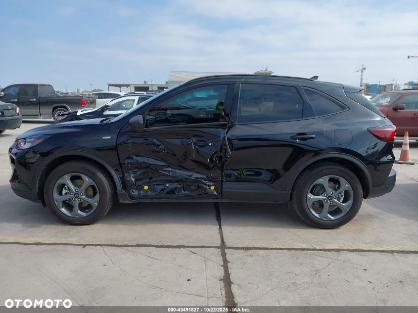 Ford Kuga 2.5 FHEV FWD ST-Line - 4