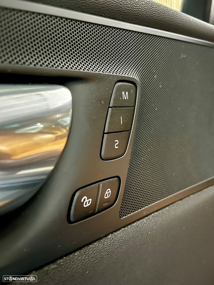 Volvo XC 60 2.0 T8 PHEV Momentum Plus AWD - 19