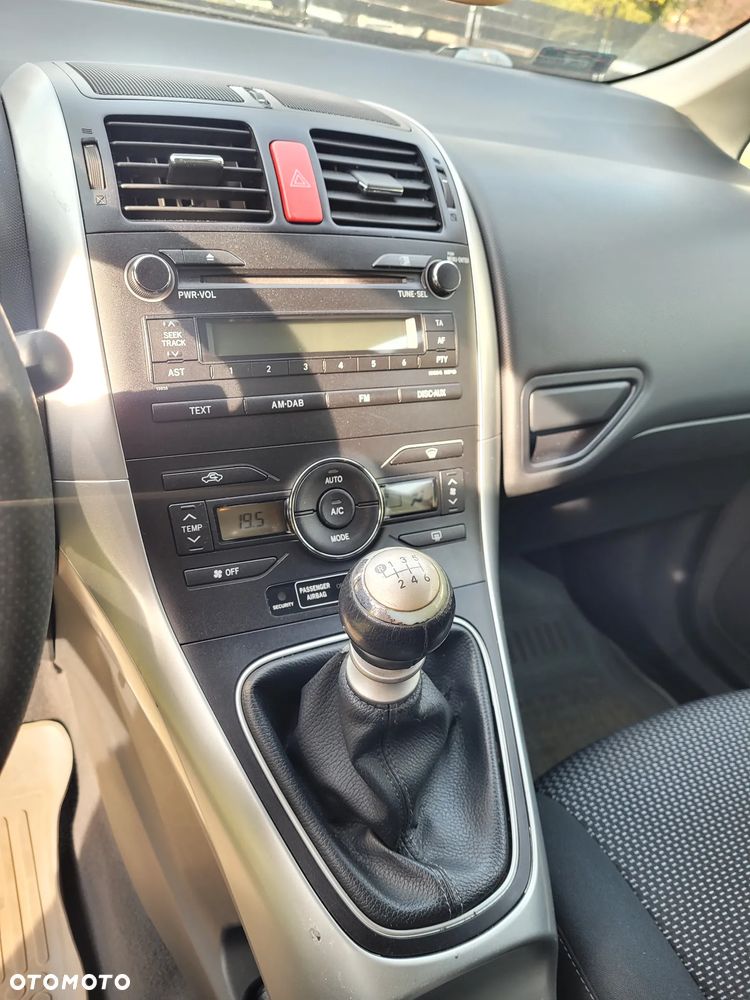Toyota Auris 1.4 D-4D - 2