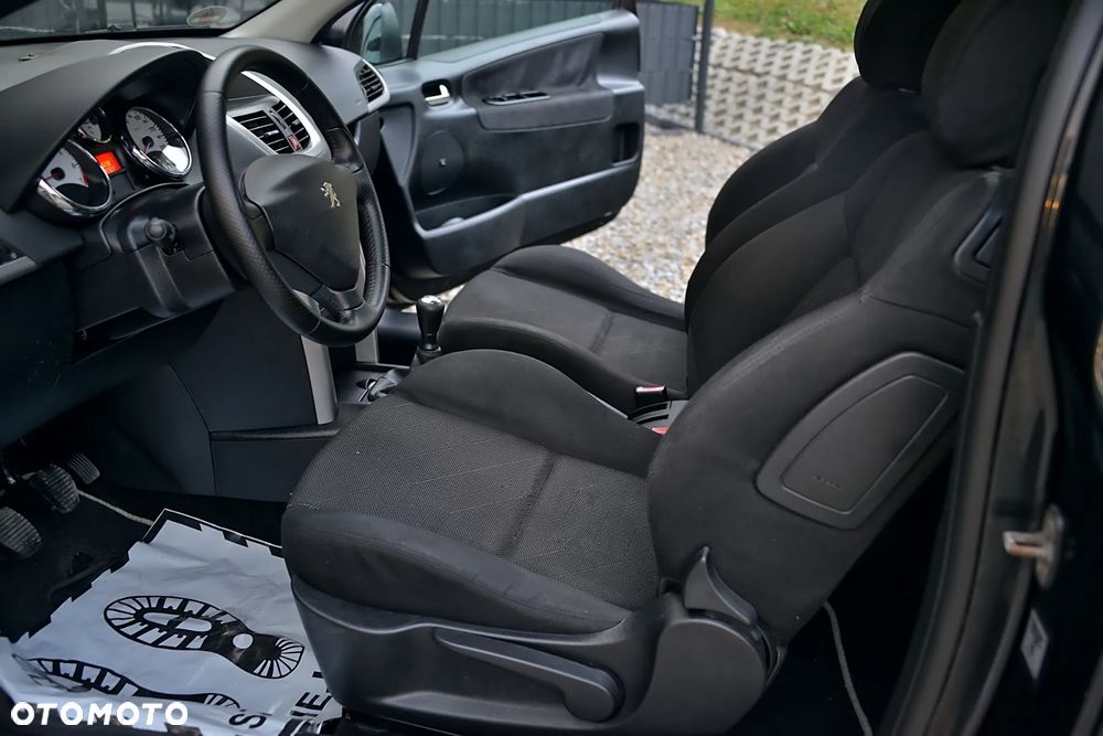 Peugeot 207 - 24