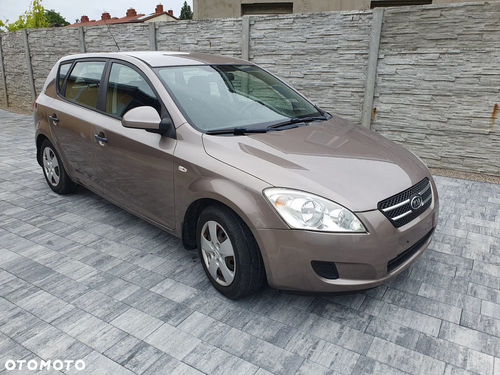 Kia Ceed - 6