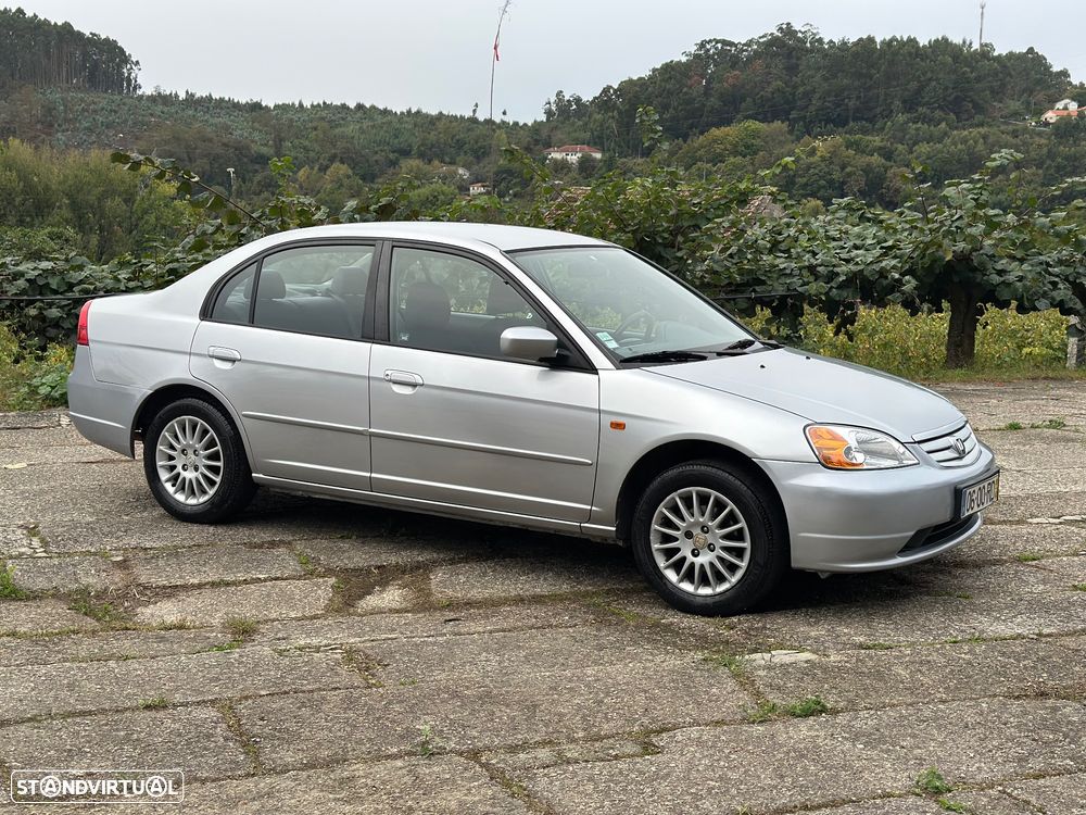 Honda Civic 1.6 ES - 13
