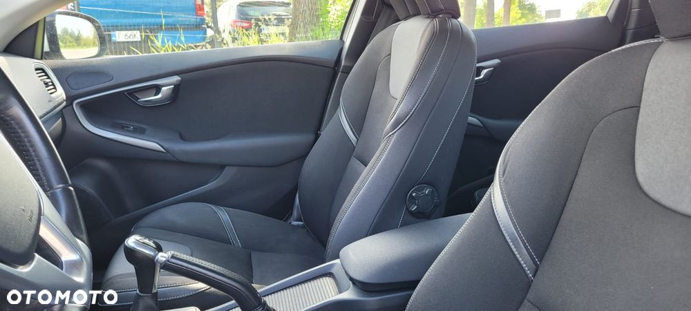Volvo V40 - 25