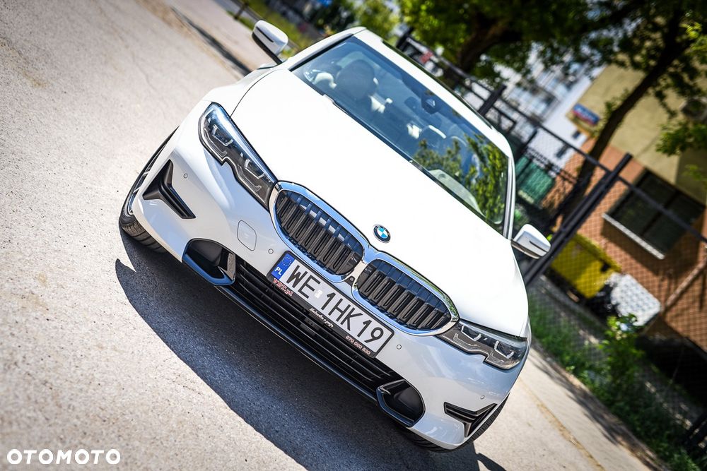 BMW Seria 3 330i Sport Line sport - 15