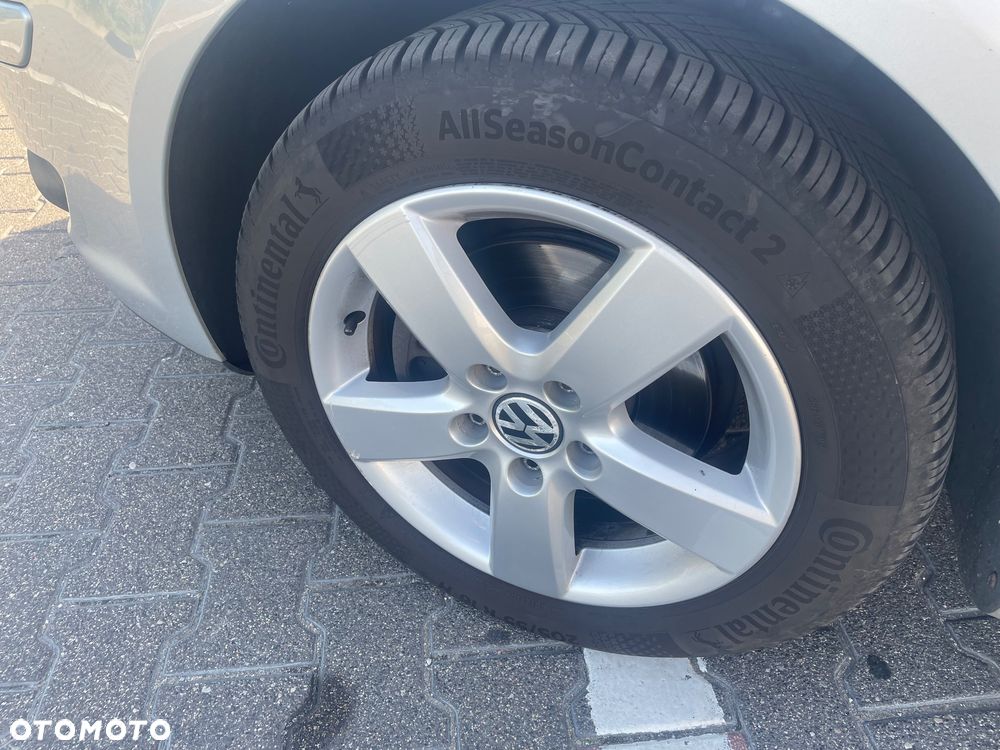 Volkswagen Touran - 23