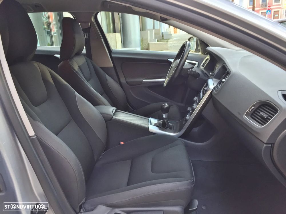 Volvo V60 1.6 D2 Drive Momentum Start/Stop - 7