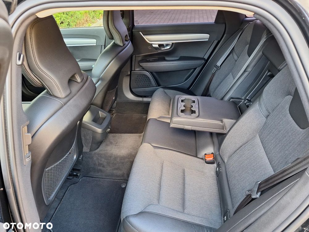 Volvo V90 D4 Momentum Pro - 19