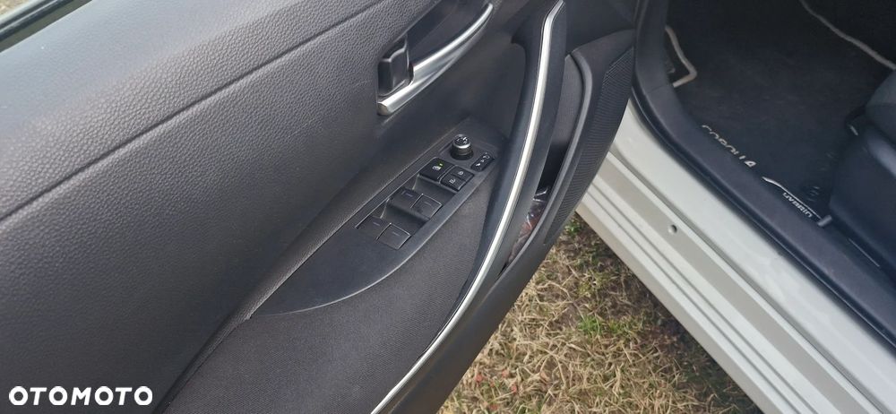 Toyota Corolla 1.8 Hybrid Executive - 13