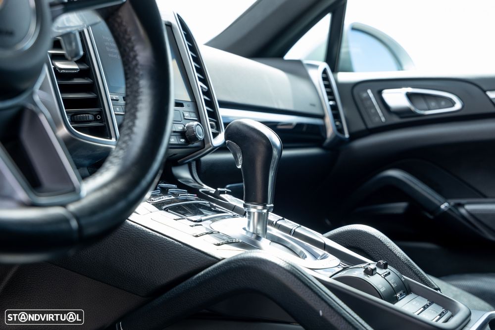 Porsche Cayenne Platinum Edition - 18