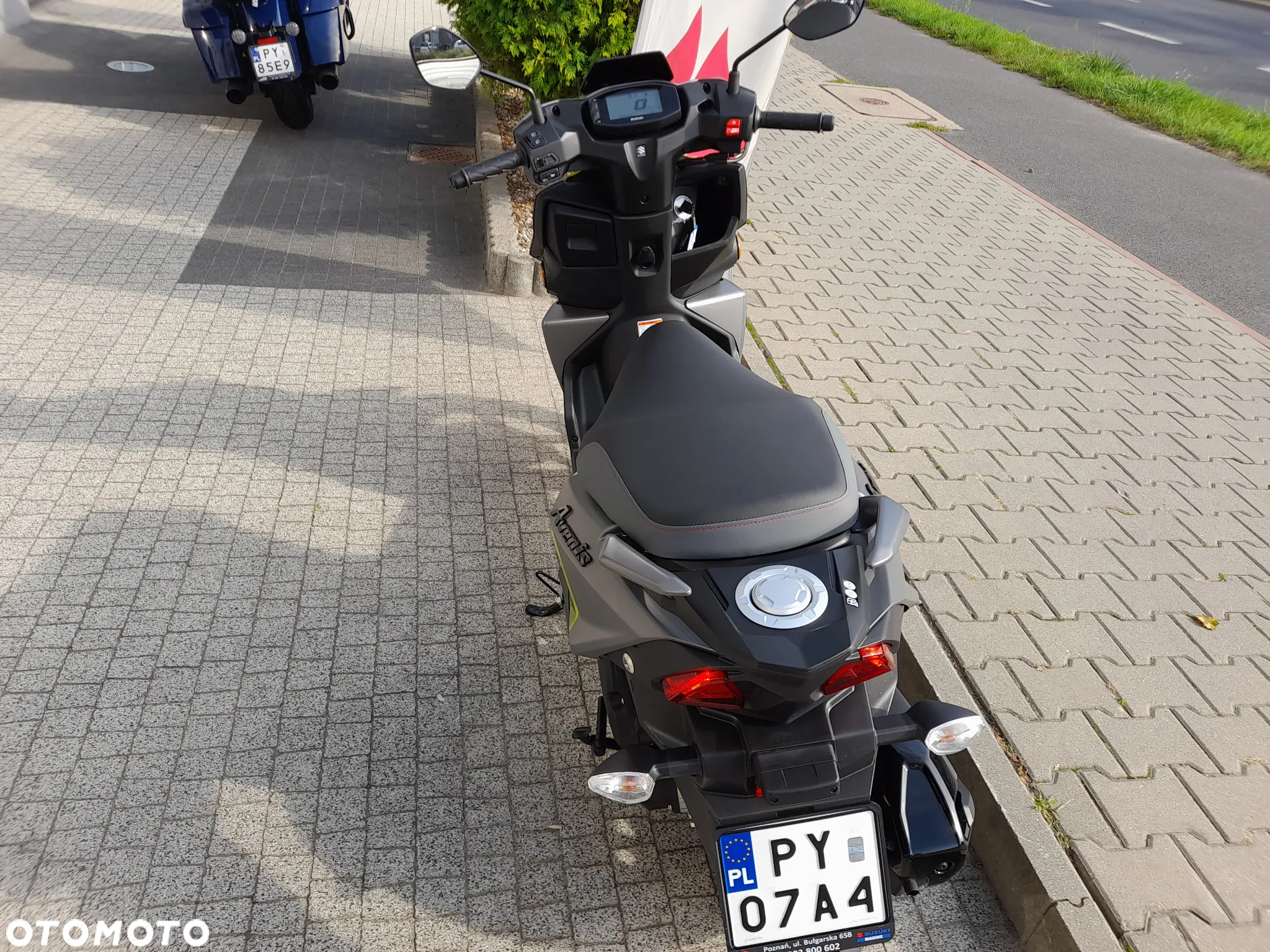 Suzuki Avenis - 7