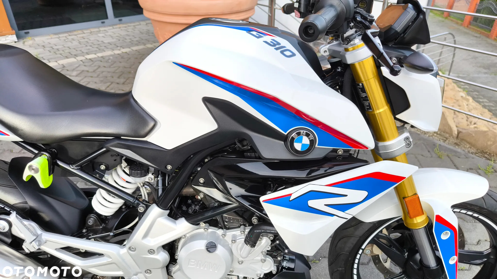 BMW G - 26