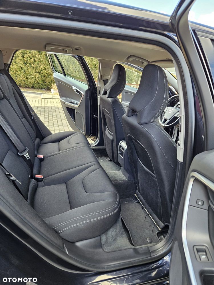 Volvo V60 D4 Momentum - 27