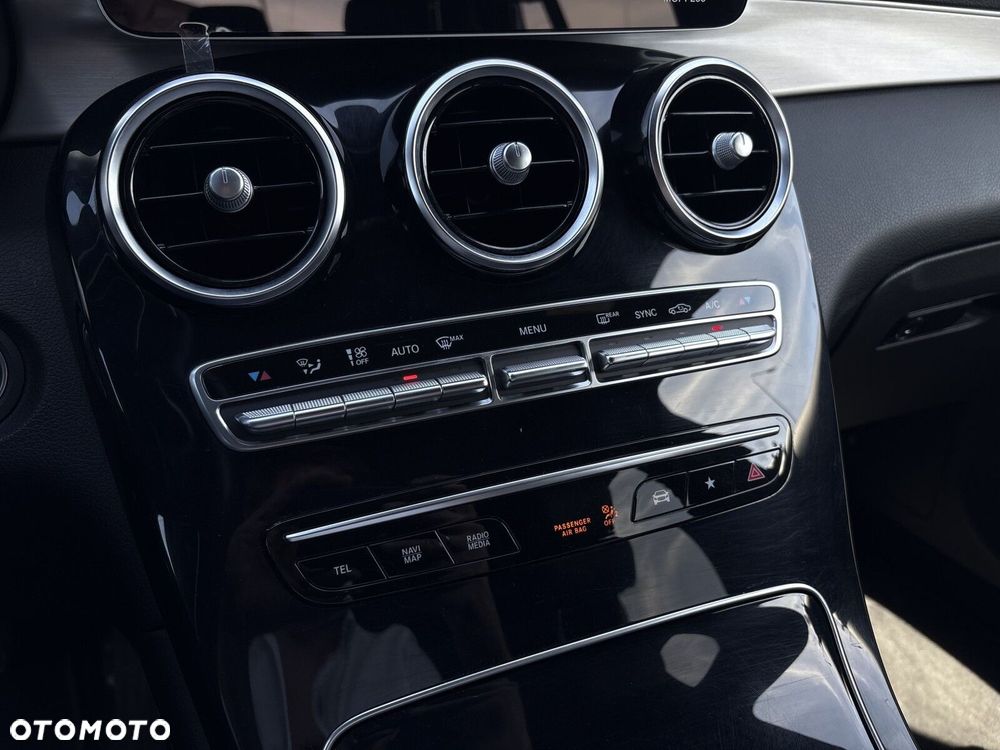 Mercedes-Benz GLC - 24